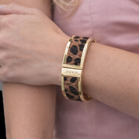 Avon Jewelry - Avon Leopard Faux Fur Gold Tone Hinged Bangle Bracelet NIB